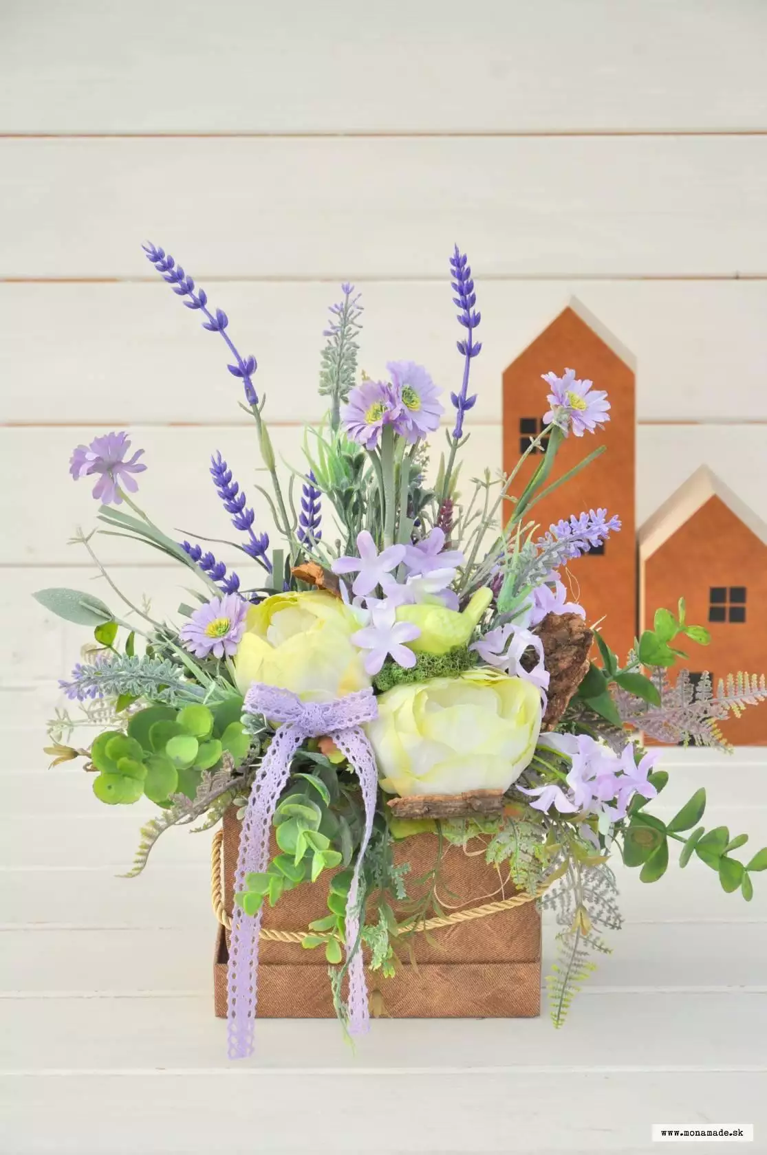 Kartónový box s kvetinami, fialovo-zelenkavý
