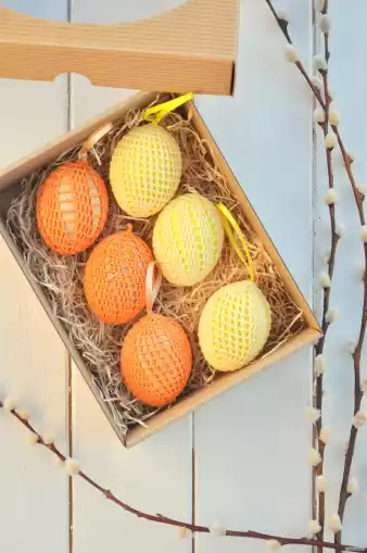 sada háčkovaných vajíčok v krabičke, oranžové, žlté 1