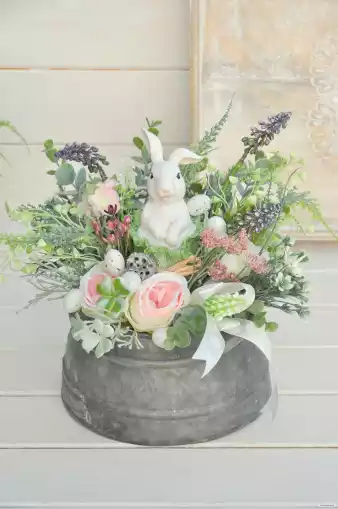jarná dekorácia so zajkom a vajíčkami 1