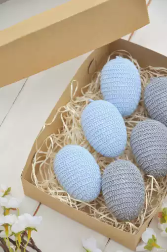 Sada háčkovaných vajíčok v krabičke, modré, šedé 2