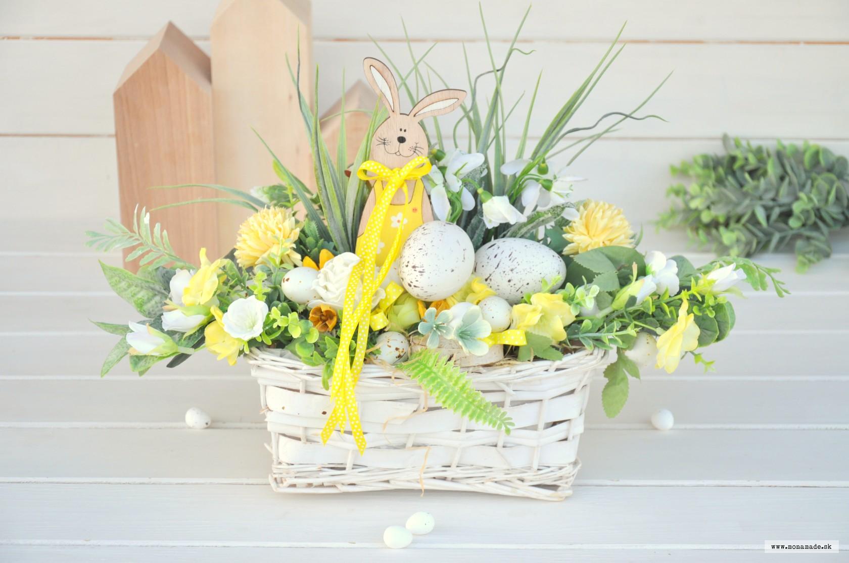 Jarný košík so zajkom, snežienkami a vajíčkami